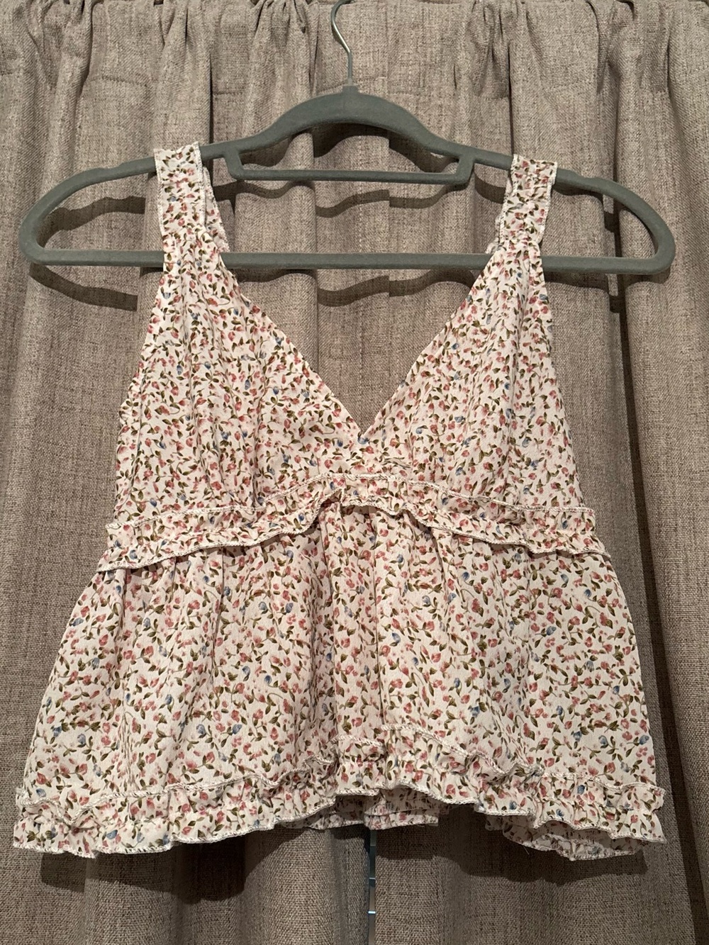 SHEIN White Floral V-Neck Ruffle Peplum Camisole